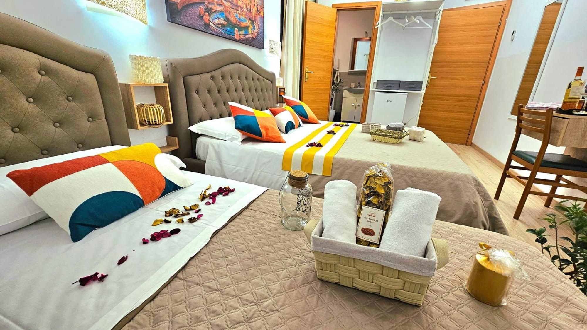 Bed and Breakfast A Casa Simpatia Roma - Free Parking If You Book 4 Nights Zewnętrze zdjęcie