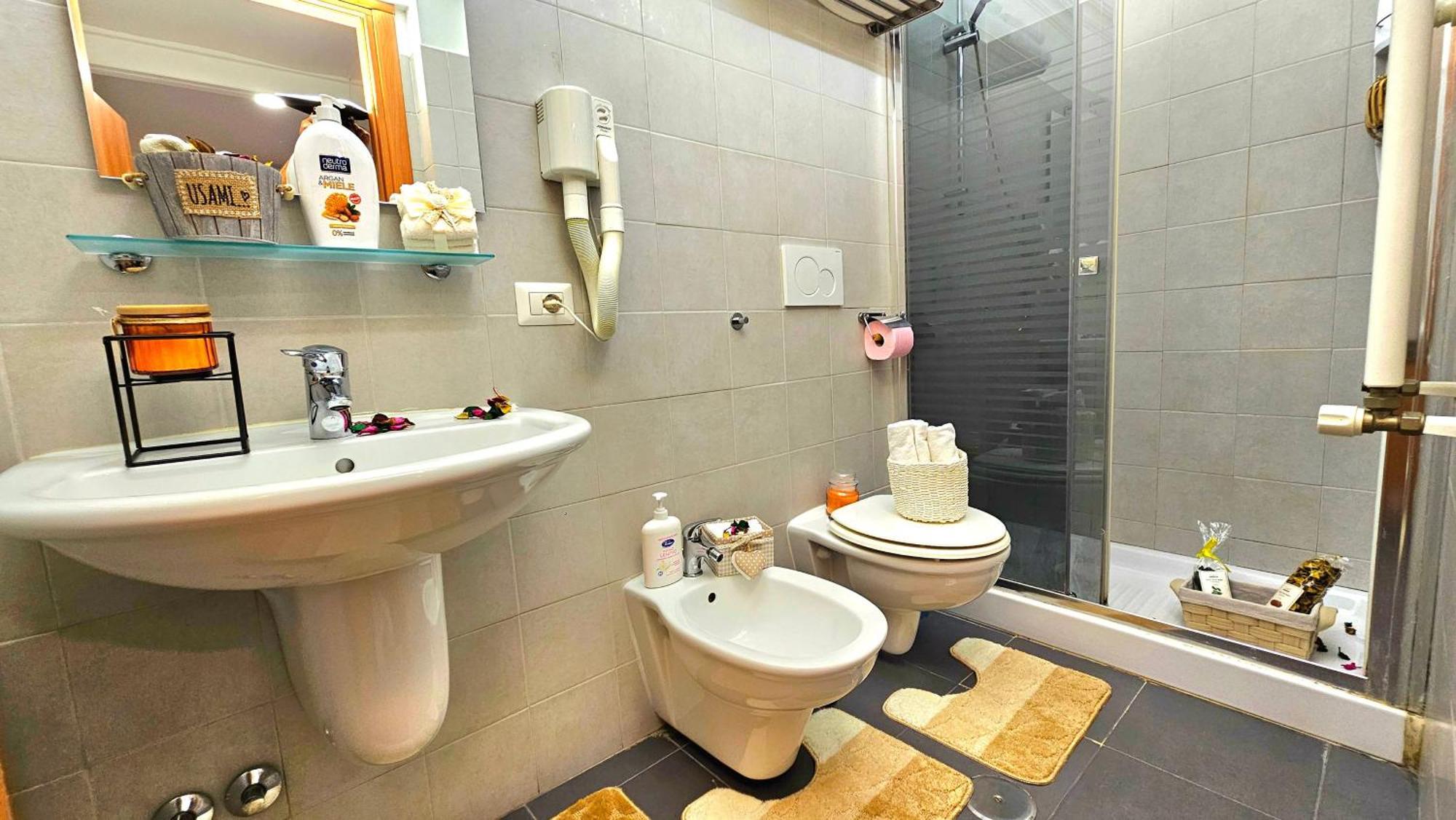 Bed and Breakfast A Casa Simpatia Roma - Free Parking If You Book 4 Nights Zewnętrze zdjęcie