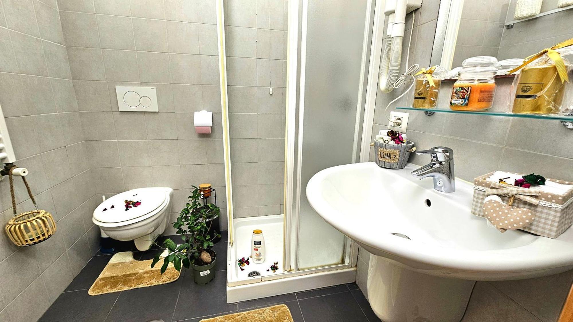 Bed and Breakfast A Casa Simpatia Roma - Free Parking If You Book 4 Nights Zewnętrze zdjęcie