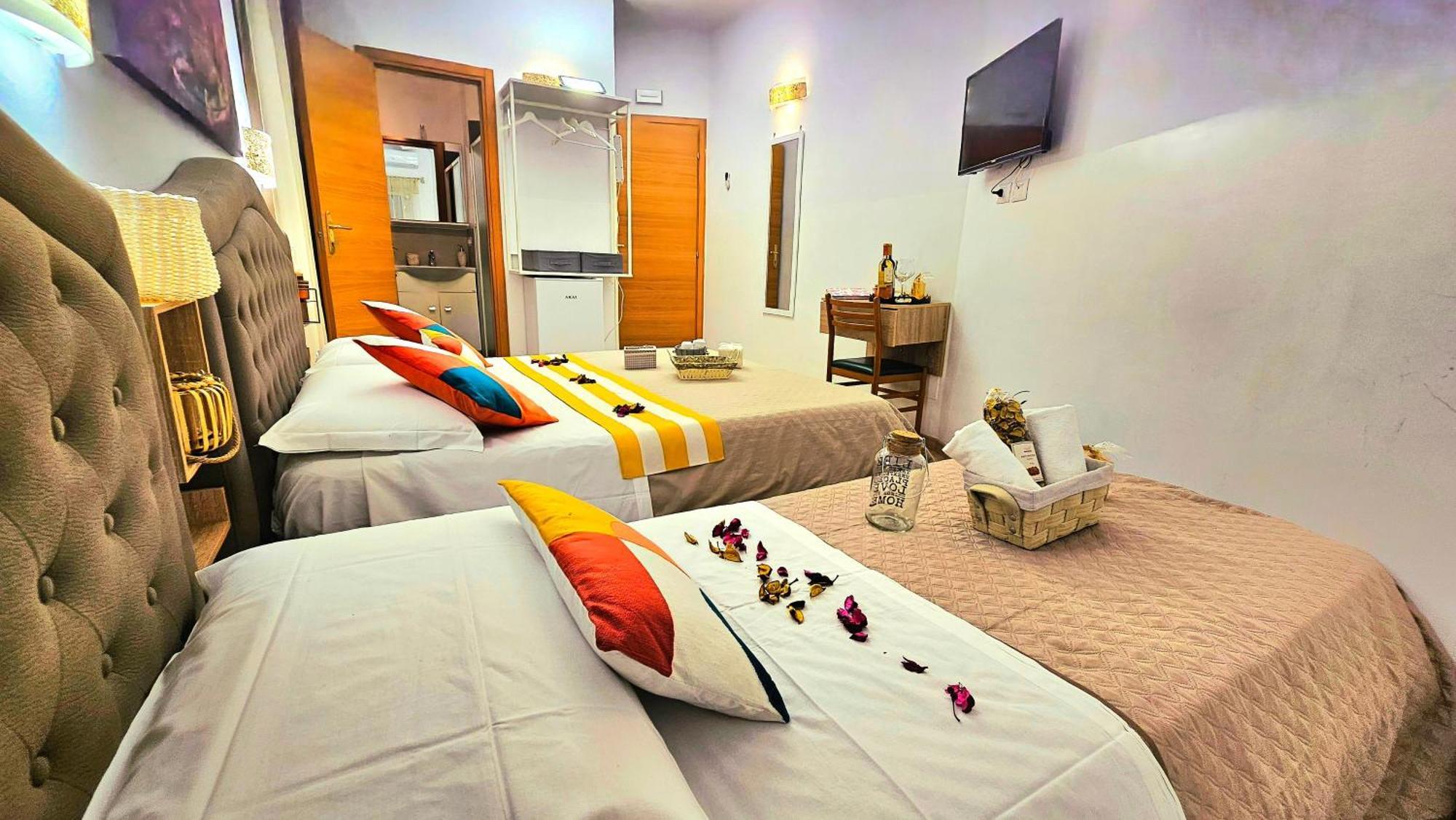 Bed and Breakfast A Casa Simpatia Roma - Free Parking If You Book 4 Nights Zewnętrze zdjęcie