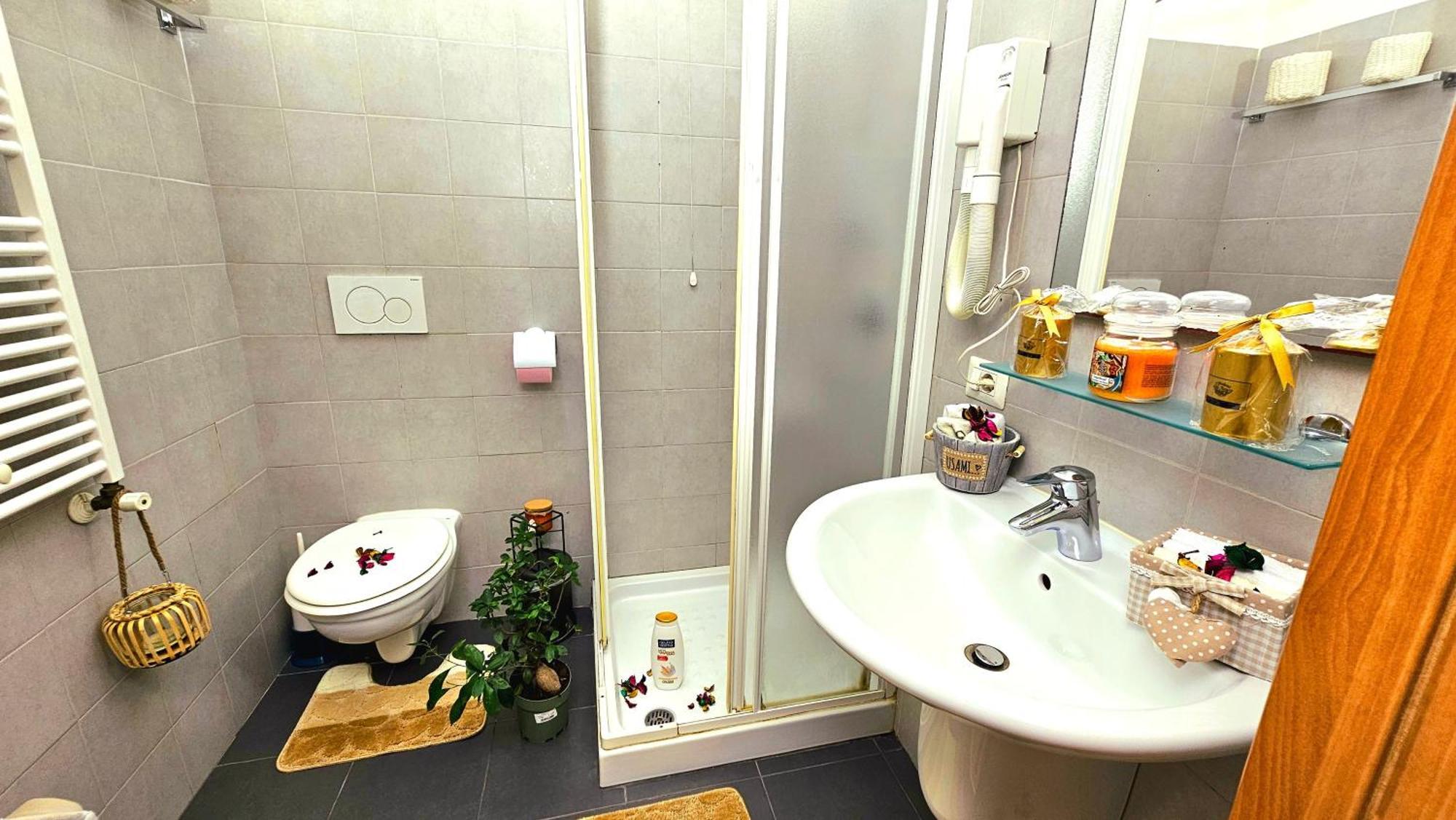 Bed and Breakfast A Casa Simpatia Roma - Free Parking If You Book 4 Nights Zewnętrze zdjęcie